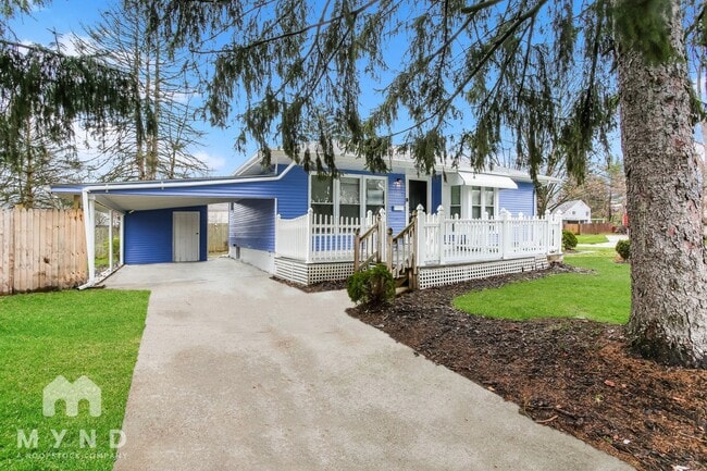 Building Photo - 1221 Manfeld Dr