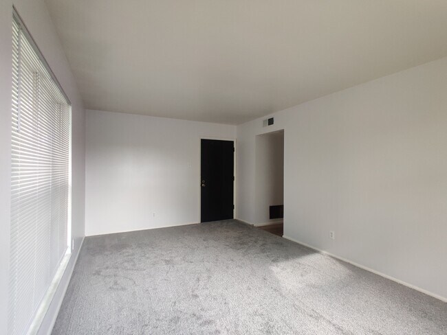 Foto del edificio - 10372 Parkman Dr