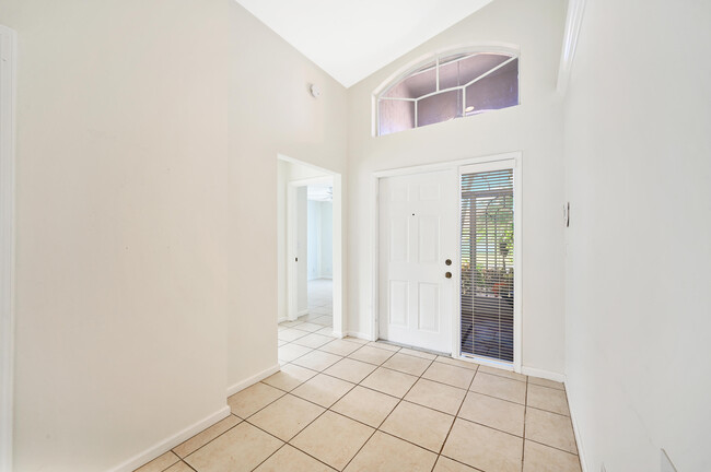 Foto del edificio - 5867 Royal Isles Blvd
