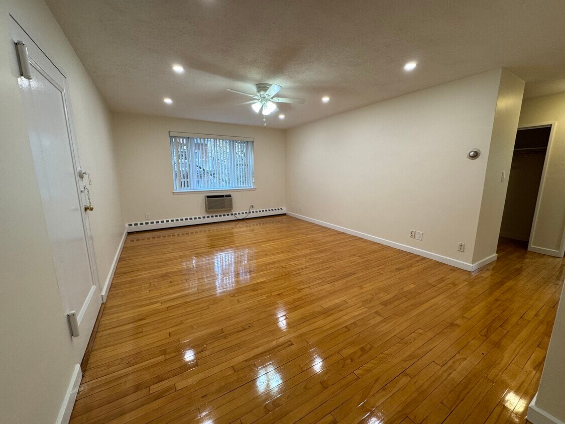 Primary Photo - 37 Parkman St