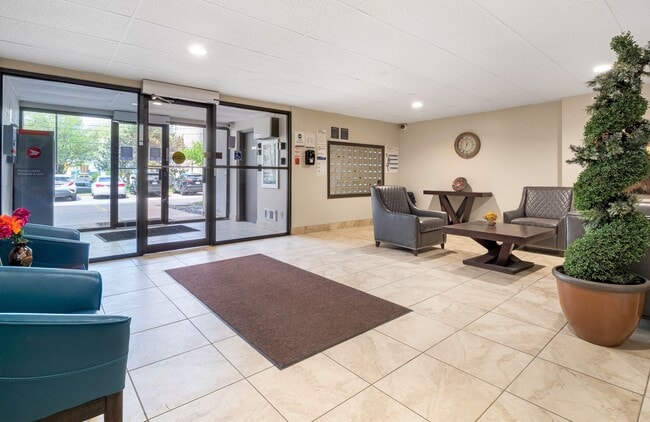 Building Photo - Marine Court Apartments