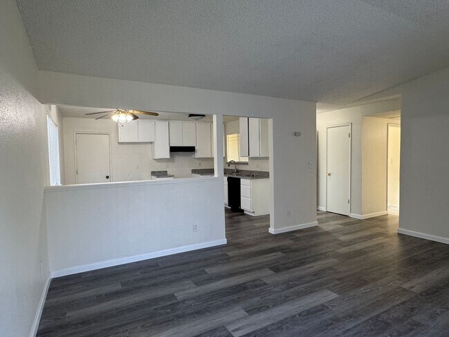 Foto del edificio - Three Bed, Two Bath Home In North Stockton