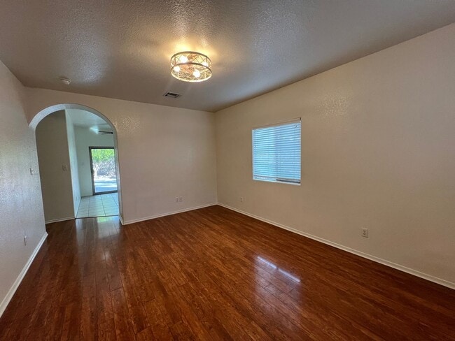 Building Photo - 3 BEDROOM HOME IN THE FOOTHILLS!