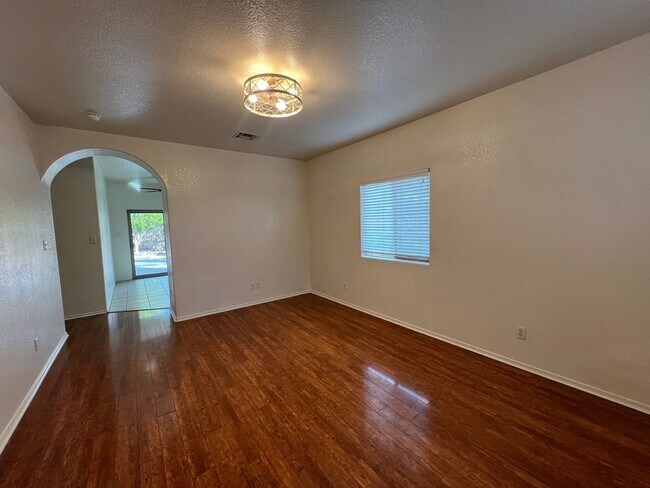 Foto del edificio - 3 BEDROOM HOME IN THE FOOTHILLS!