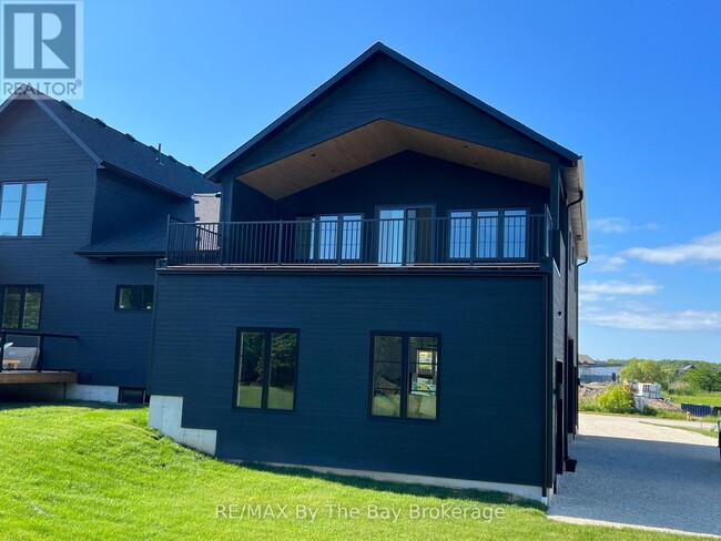 Building Photo - 14 Raintree Ct