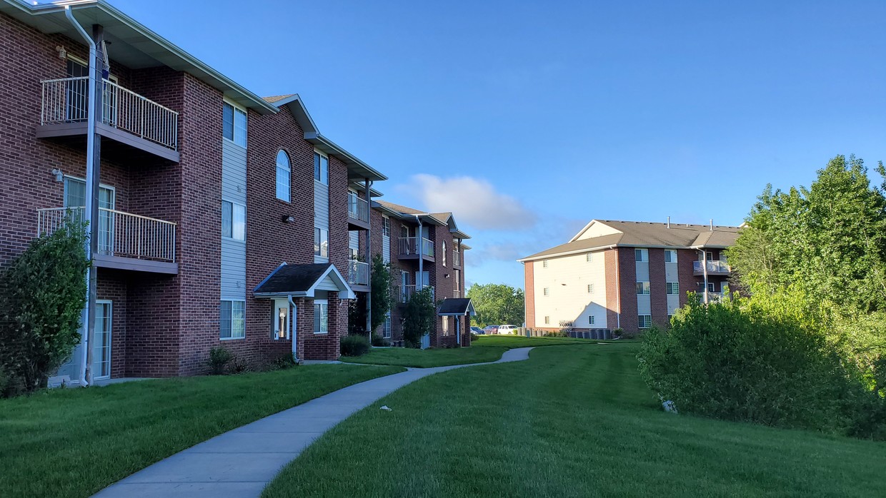 Midland Heights Apartments - Papillion, NE | Apartments.com