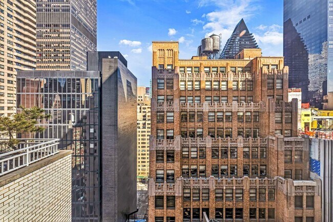 Foto del edificio - 310 E 46th St