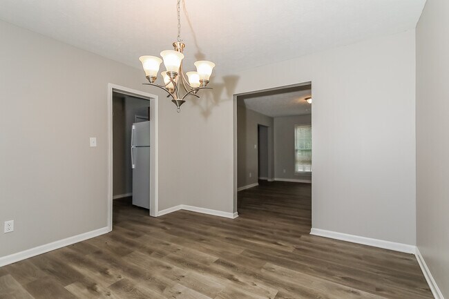 Foto del edificio - 7820 Bryden Dr