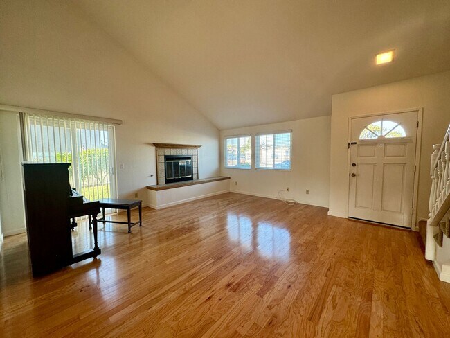Building Photo - 3-Bedroom House, 2-Car Garage, Fenced Yard...