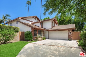 Building Photo - 13031 Magnolia Blvd