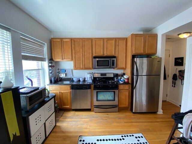 Foto del edificio - 1122 W Wellington Ave