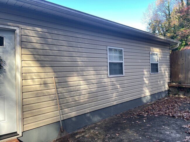 Building Photo - 3356 Greenville Hwy