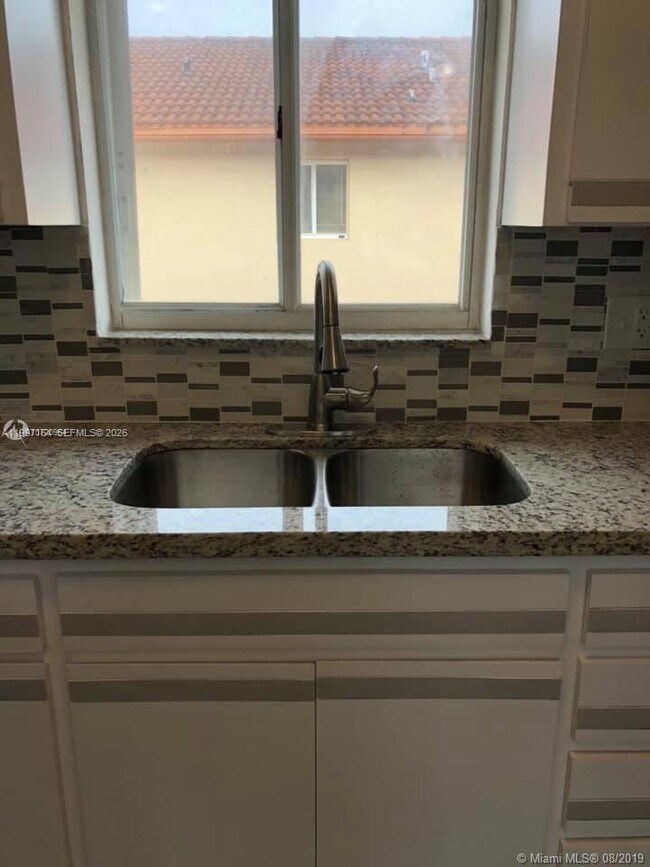 Foto del edificio - 2246 W 74th St