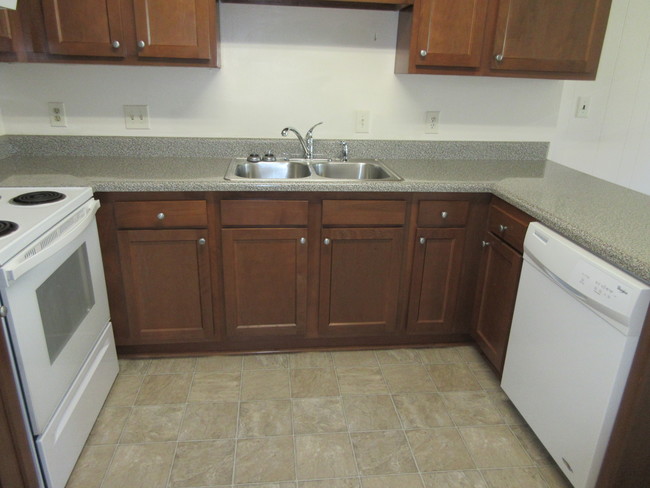 kitchen - 2100 Jefferson Park Ave