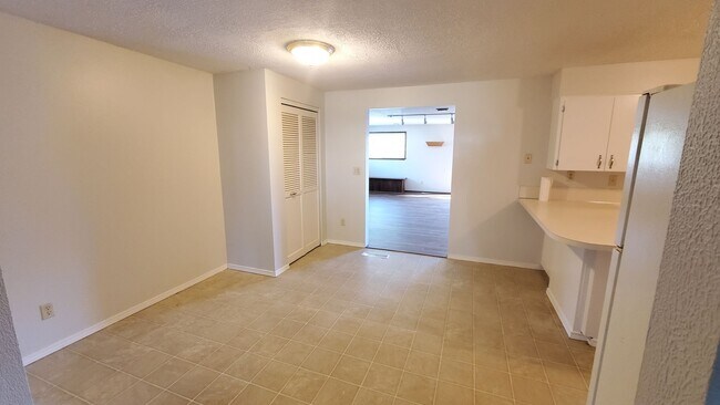 Foto del edificio - Large 4 bedroom Rambler House in Central E...