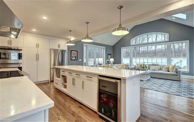 Foto del edificio - 4 br, 3.5 bath House - 165 Club Rd