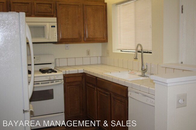 Building Photo - 3443 Pepperwood Ter