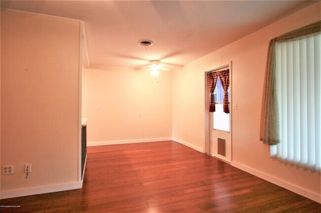 Foto del edificio - 3715 Lenwood Dr
