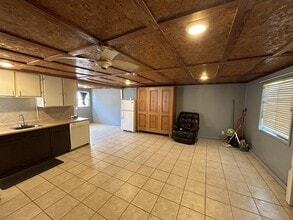 Building Photo - 523 E Jackson Ave