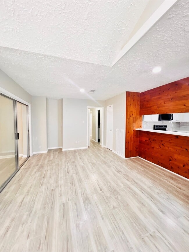 Foto del edificio - 8815 Brummel Dr