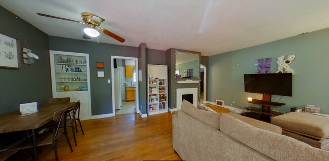 Foto del edificio - 2 Blocks to KSU Campus + Off-Street Parking + Fenced-in Backyard! Available August 1st!