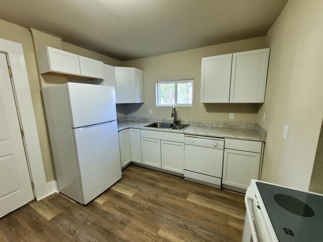 Foto del edificio - 22nd St Duplex - Near Drake University