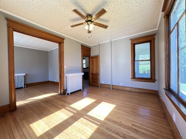 Foto del edificio - 451 W 16th St