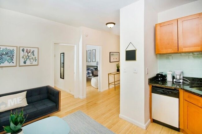 Building Photo - 102-1A Best Value 2BR Apt Near Central Park