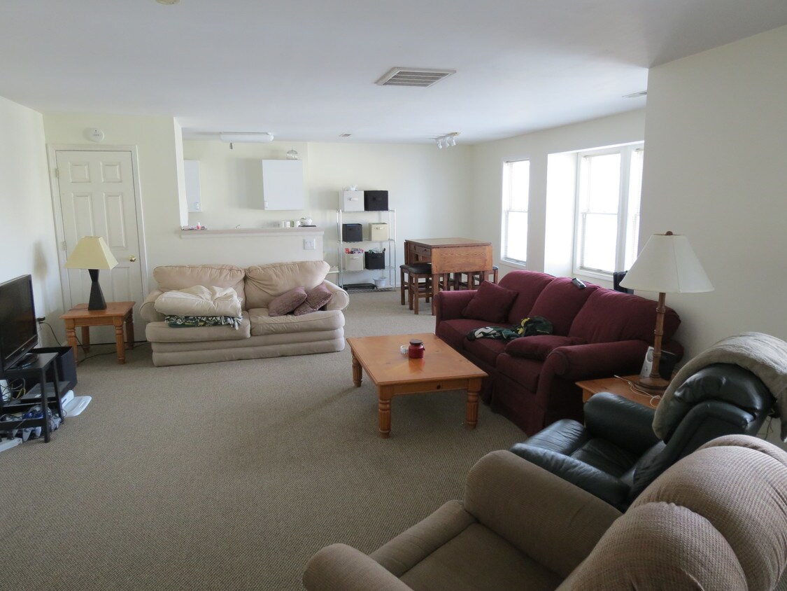 1708 N Arlington Pl Unit A, Milwaukee, WI 53202 1708 N Arlington Pl