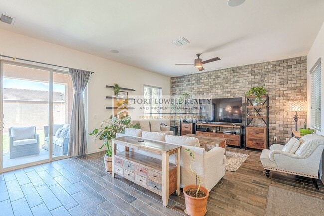 Building Photo - COMING SOON! Modern 4 Bedroom Home in Gate...