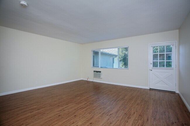 Building Photo - 255 S Madison Ave
