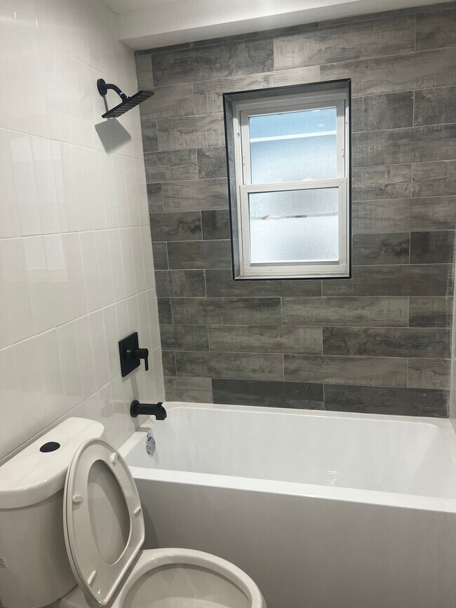 Building Photo - 156 B 26th St