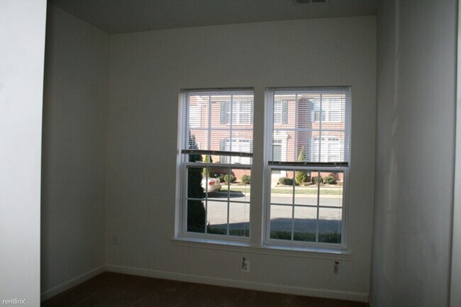 Building Photo - 4 br, 3.5 bath House - 2387 Abington Drive