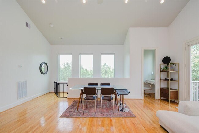 Foto del edificio - 627 Rutland St