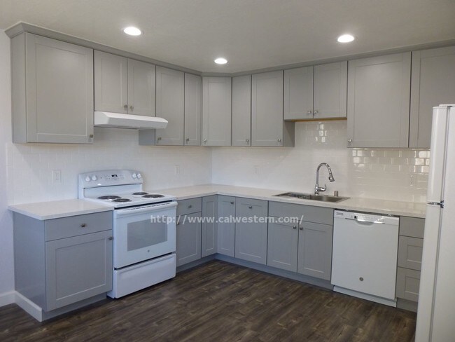 Building Photo - 895 Burbank Dr