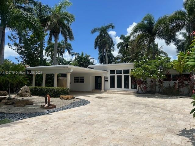 Foto principal - 827 N Southlake Dr