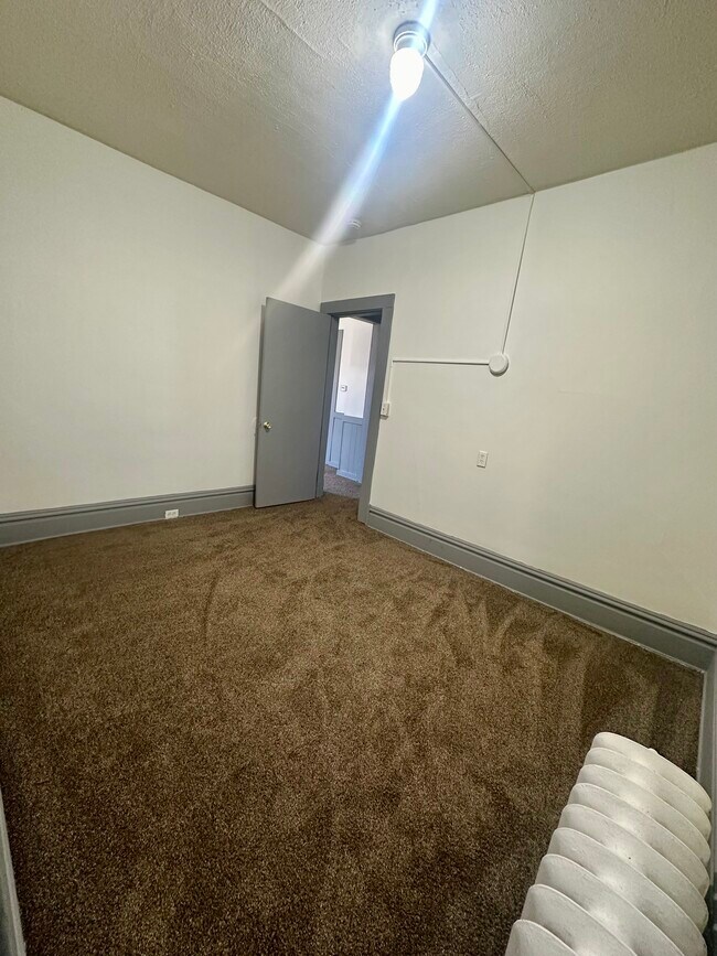 Dormitorio 1 - 1114 3rd St NW