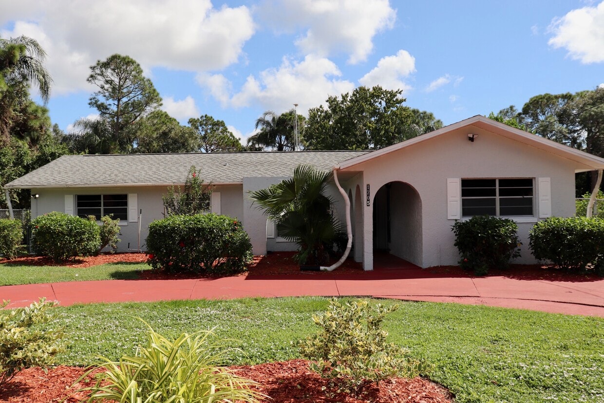 1705 Lake Clay Dr, Lake Placid, FL 33852 House Rental in Lake Placid