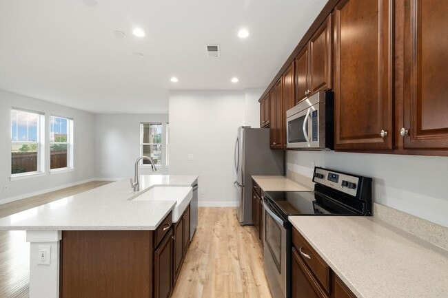 Foto del edificio - Outstanding Townhome W/ Large 3 Bed- 2.5 B...