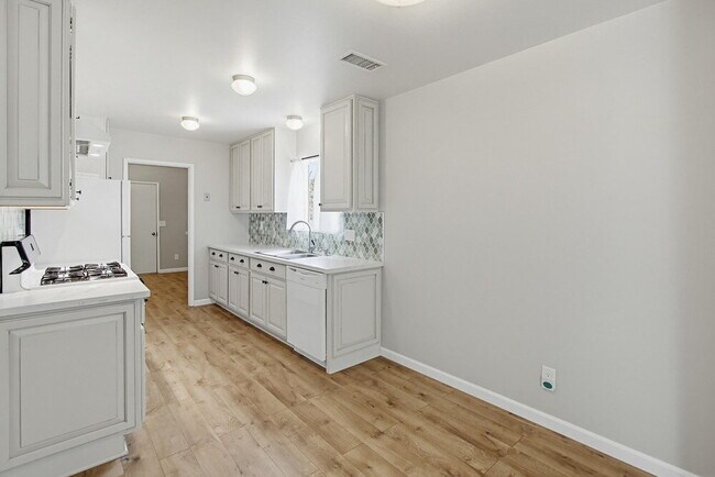 Foto del edificio - “Spacious 4BR with Huge Backyard in Central Chula Vista”