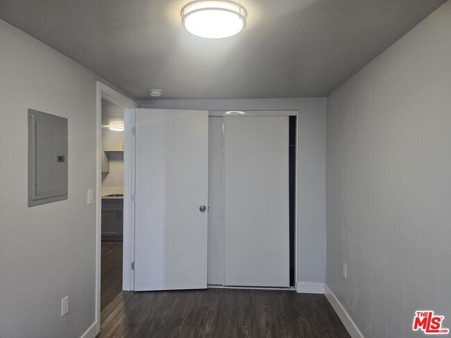 Foto del edificio - 4929 Lynnfield St