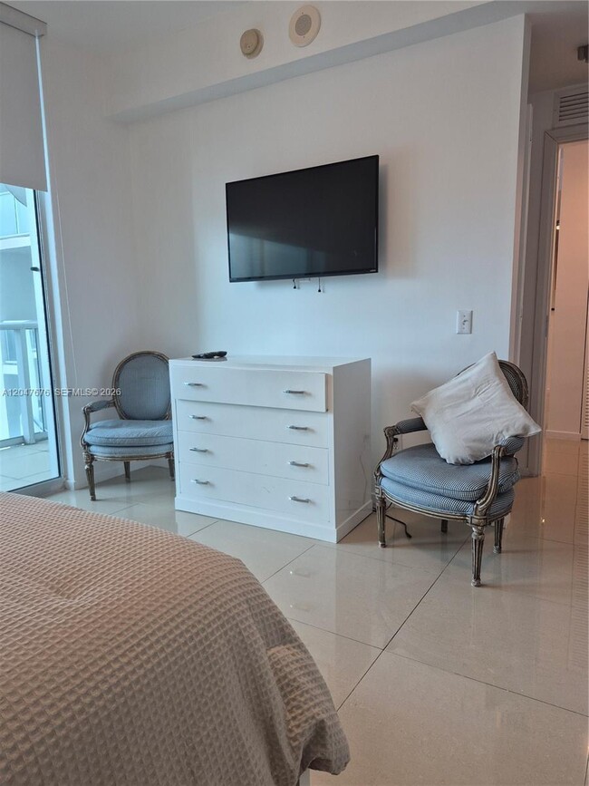 Building Photo - 300 S Biscayne Blvd