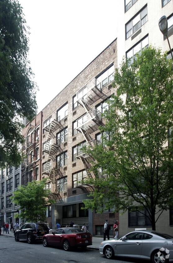 Building Photo - 169-171 E 77th St