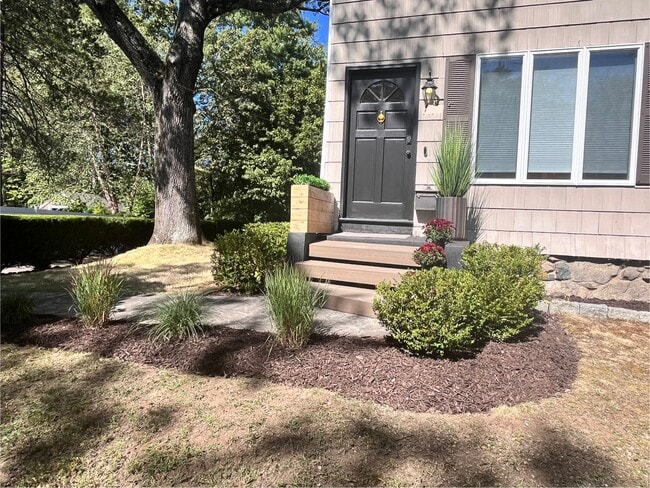 Building Photo - 127 Manor Ave