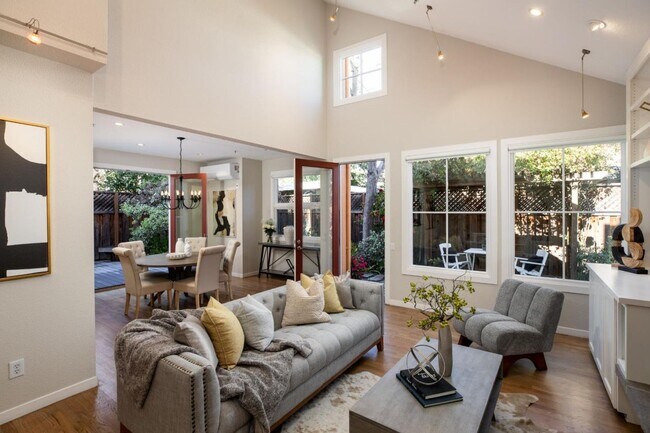 Building Photo - Stunning Menlo Park Townhome