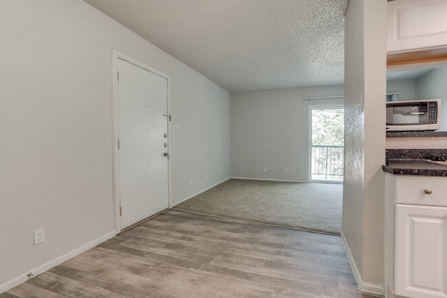 Foto del edificio - Woodland Apts San Antonio
