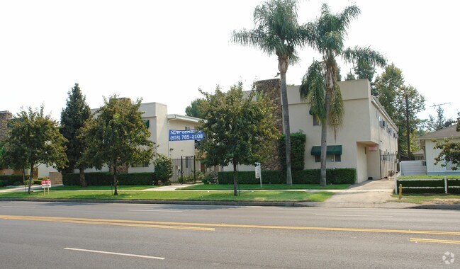 Building Photo - 14936-14940 Magnolia Blvd