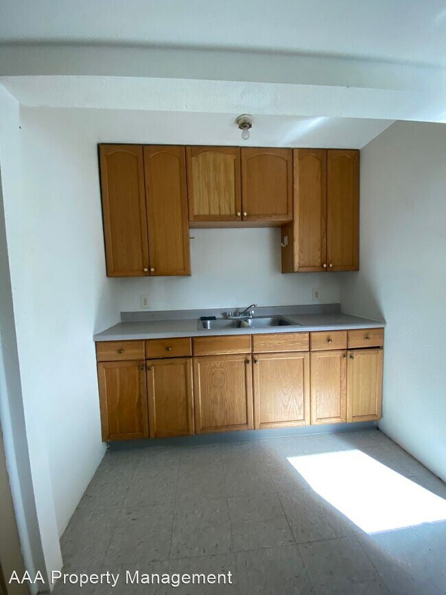 Building Photo - 2 br, 1 bath House - 3721 Emerald St.