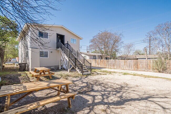 Foto del edificio - 2323 Arbor Pl