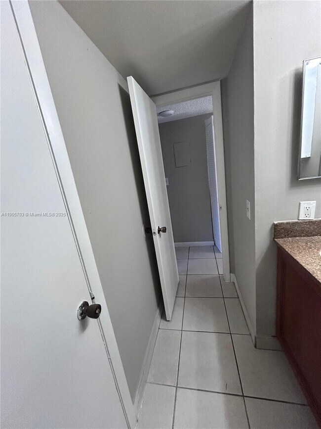 Foto del edificio - 11481 NW 42nd St